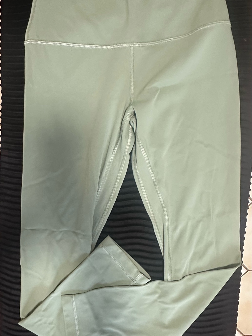 Lululemon NWOT Sage Green Active Leggings